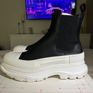 Alexander McQueen Tread Slick Chelsea Boots